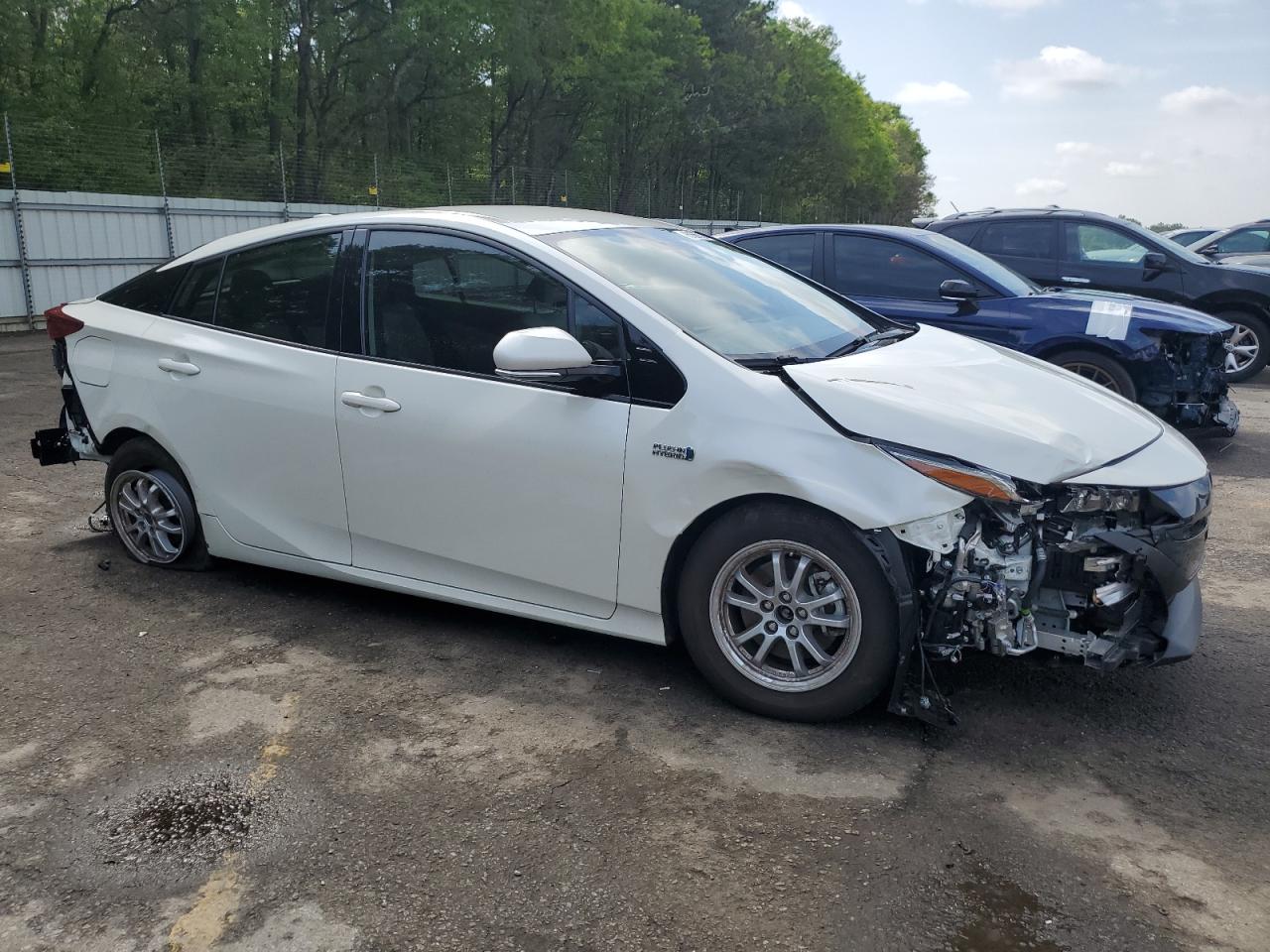 Photo 3 VIN: JTDKARFP3L3143753 - TOYOTA PRIUS 