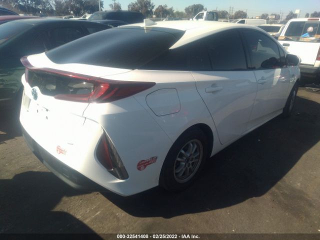 Photo 3 VIN: JTDKARFP4J3076061 - TOYOTA PRIUS PRIME 