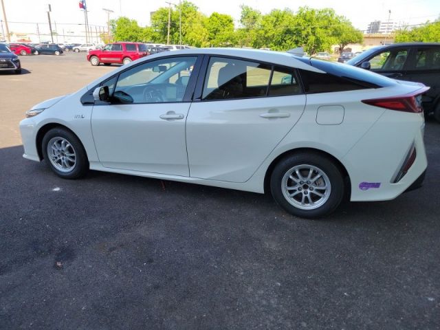 Photo 2 VIN: JTDKARFP4K3113661 - TOYOTA PRIUS PRIME 