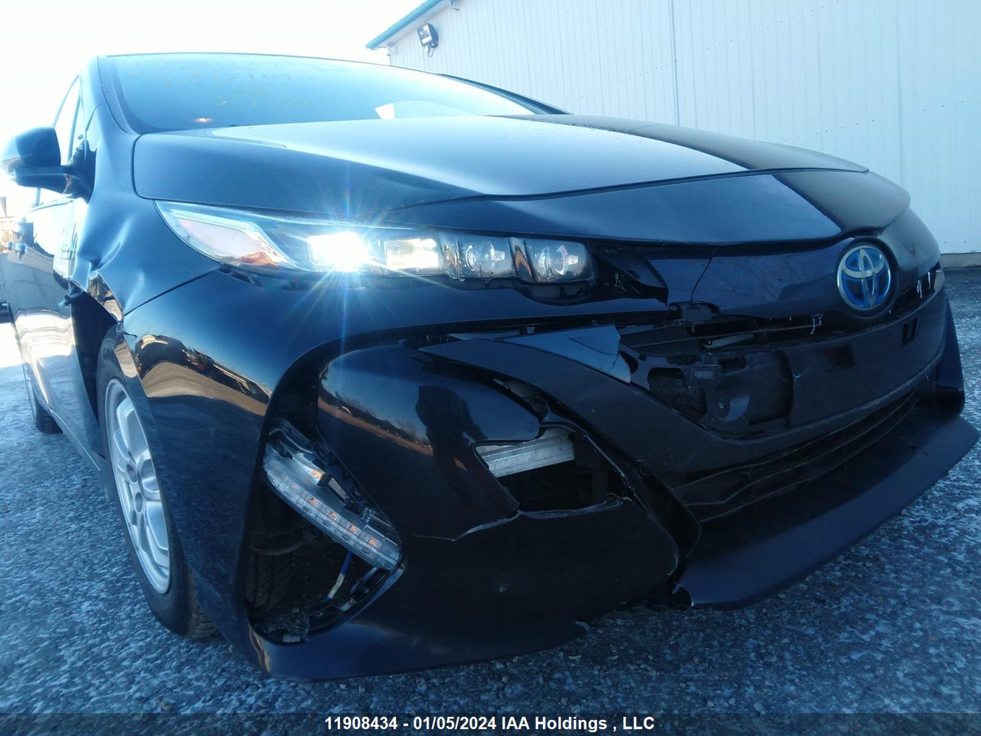 Photo 5 VIN: JTDKARFP4L3151070 - TOYOTA PRIUS 