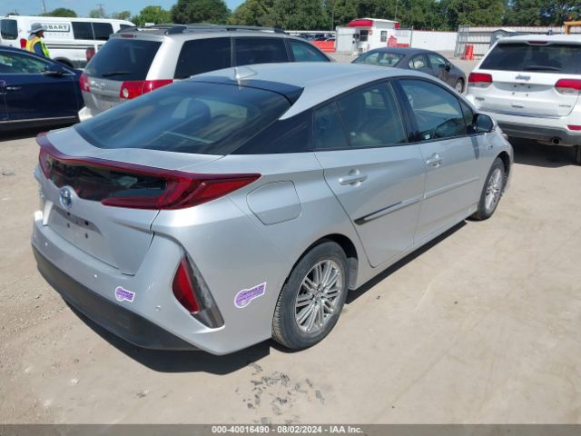 Photo 3 VIN: JTDKARFP5J3076327 - TOYOTA PRIUS PRIME 