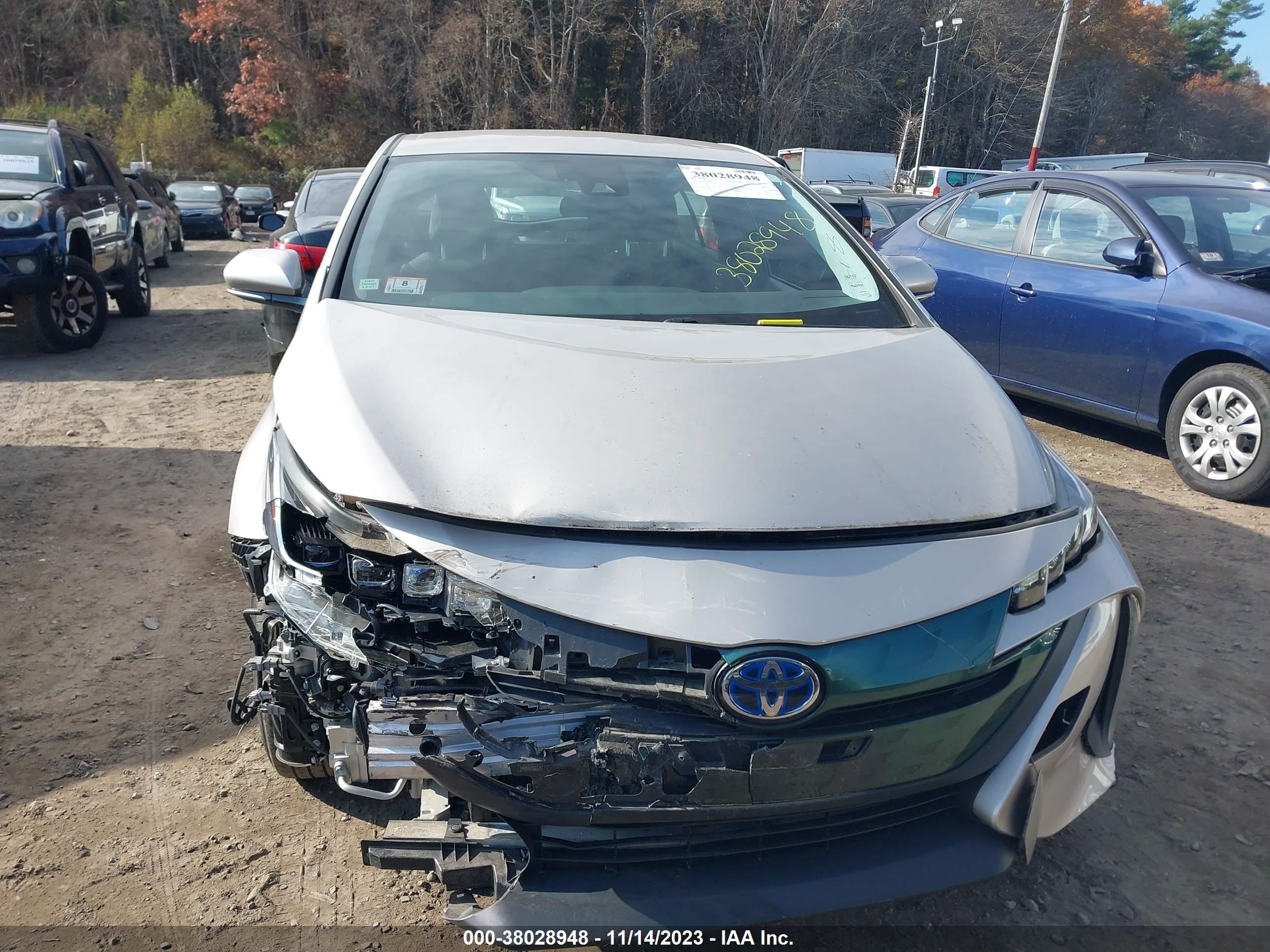 Photo 11 VIN: JTDKARFP5J3085576 - TOYOTA PRIUS 