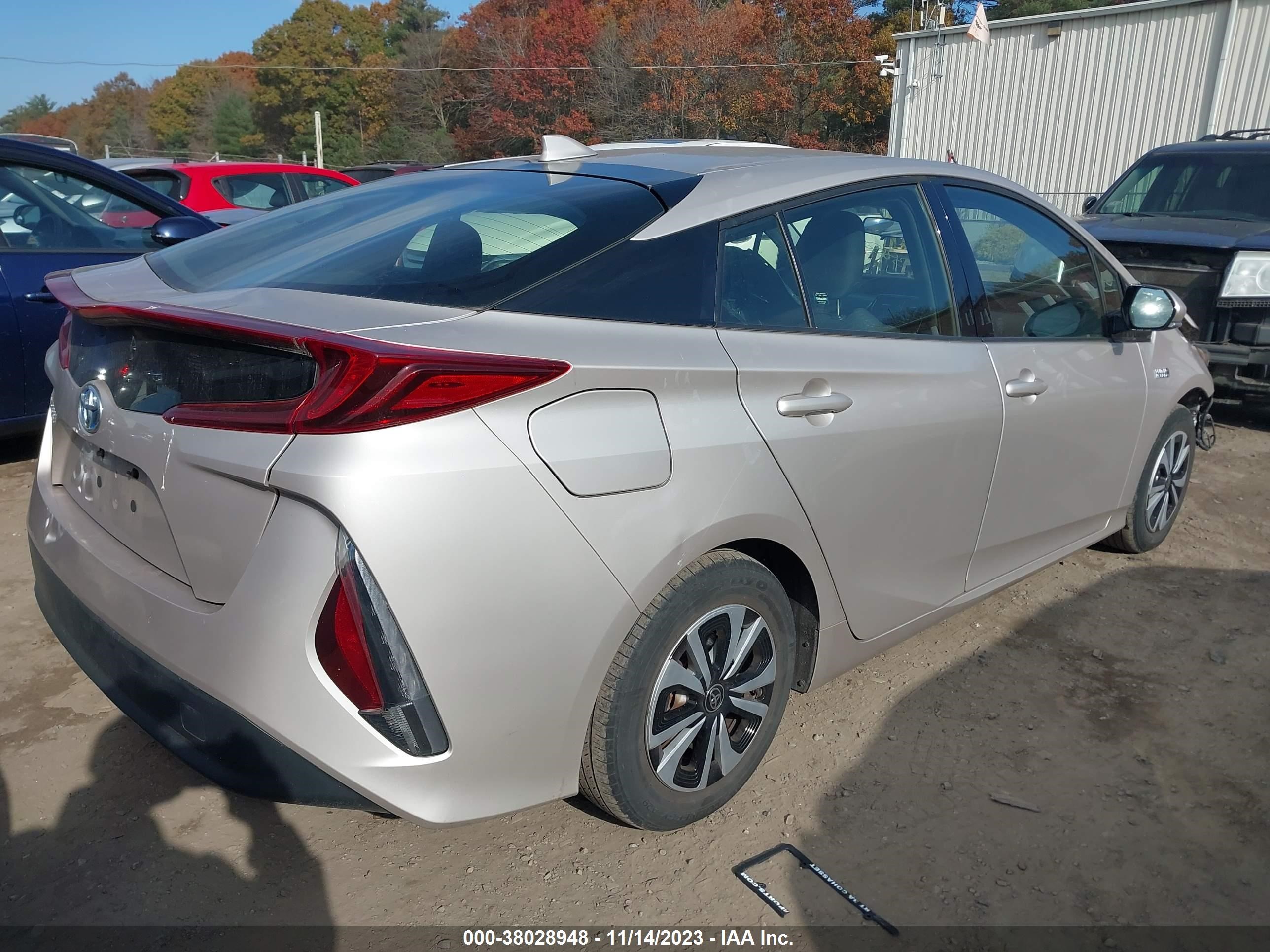 Photo 3 VIN: JTDKARFP5J3085576 - TOYOTA PRIUS 