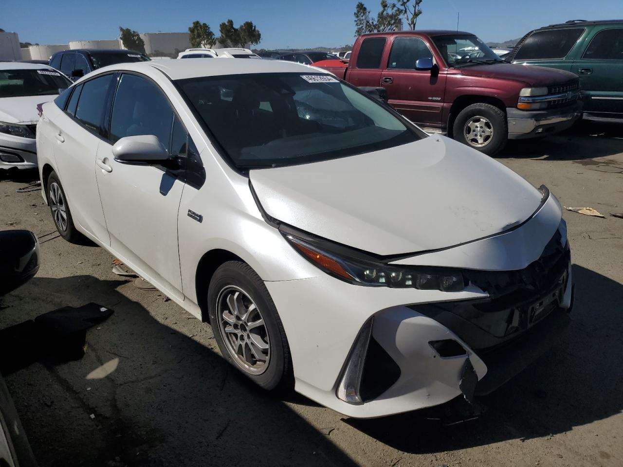 Photo 3 VIN: JTDKARFP5J3086694 - TOYOTA PRIUS 