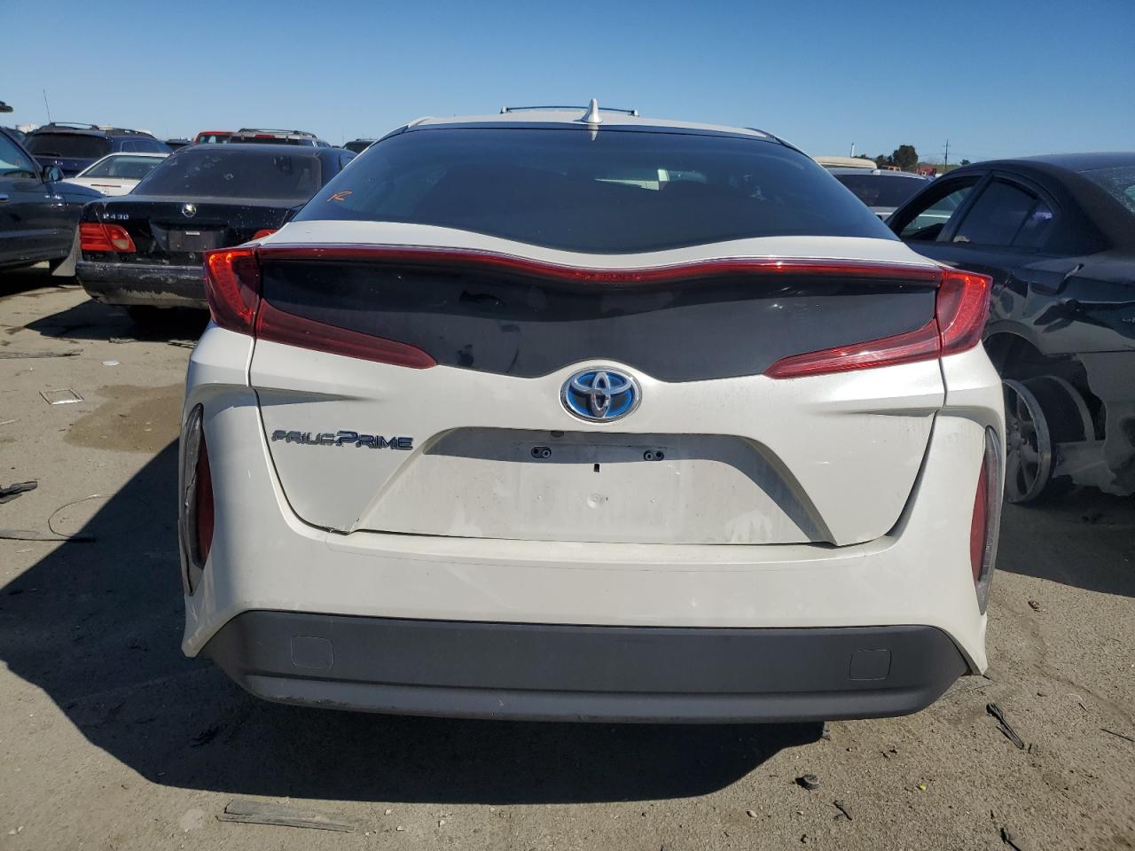 Photo 5 VIN: JTDKARFP5J3086694 - TOYOTA PRIUS 