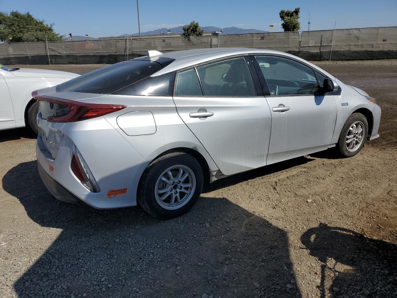 Photo 2 VIN: JTDKARFP5L3145939 - TOYOTA PRIUS 