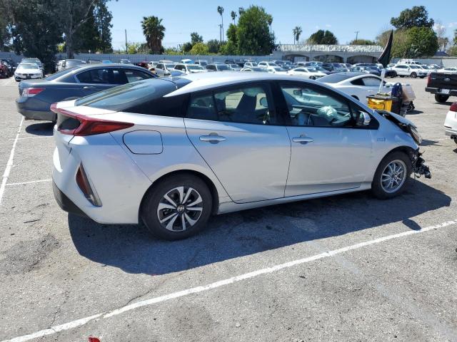 Photo 2 VIN: JTDKARFP6J3070651 - TOYOTA PRIUS 