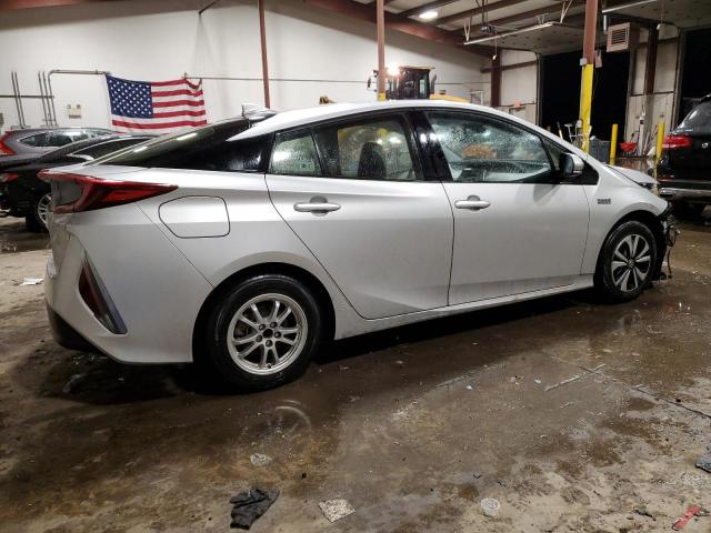 Photo 2 VIN: JTDKARFP6J3075638 - TOYOTA PRIUS 