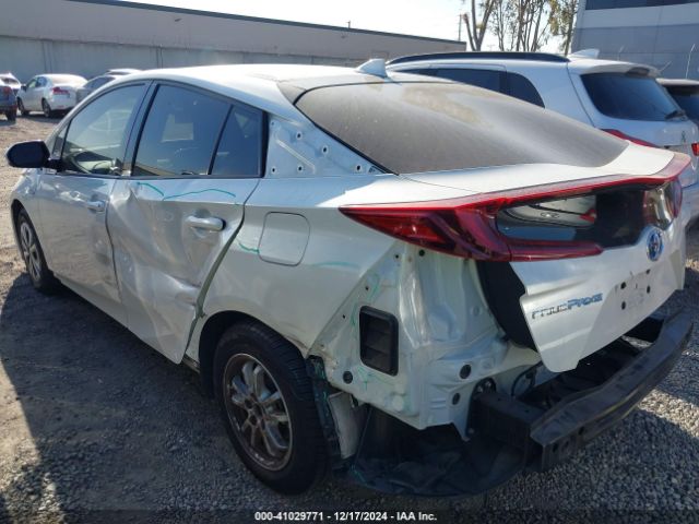 Photo 2 VIN: JTDKARFP6J3097557 - TOYOTA PRIUS PRIME 