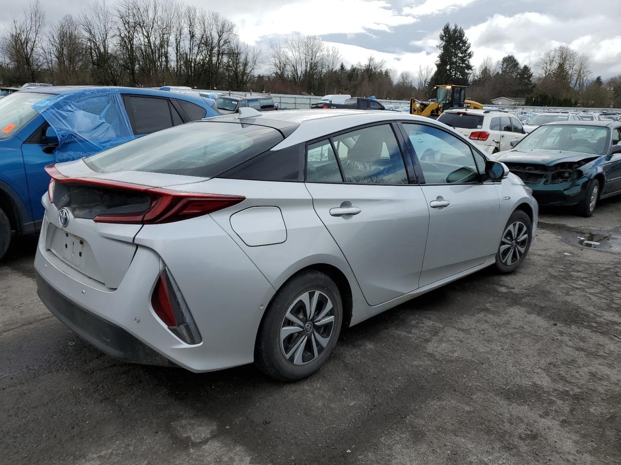 Photo 2 VIN: JTDKARFP6K3118165 - TOYOTA PRIUS 