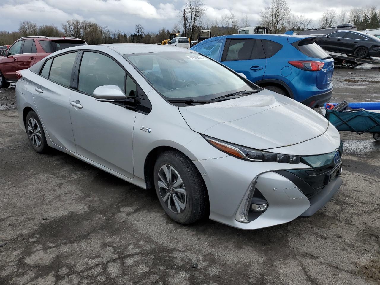 Photo 3 VIN: JTDKARFP6K3118165 - TOYOTA PRIUS 