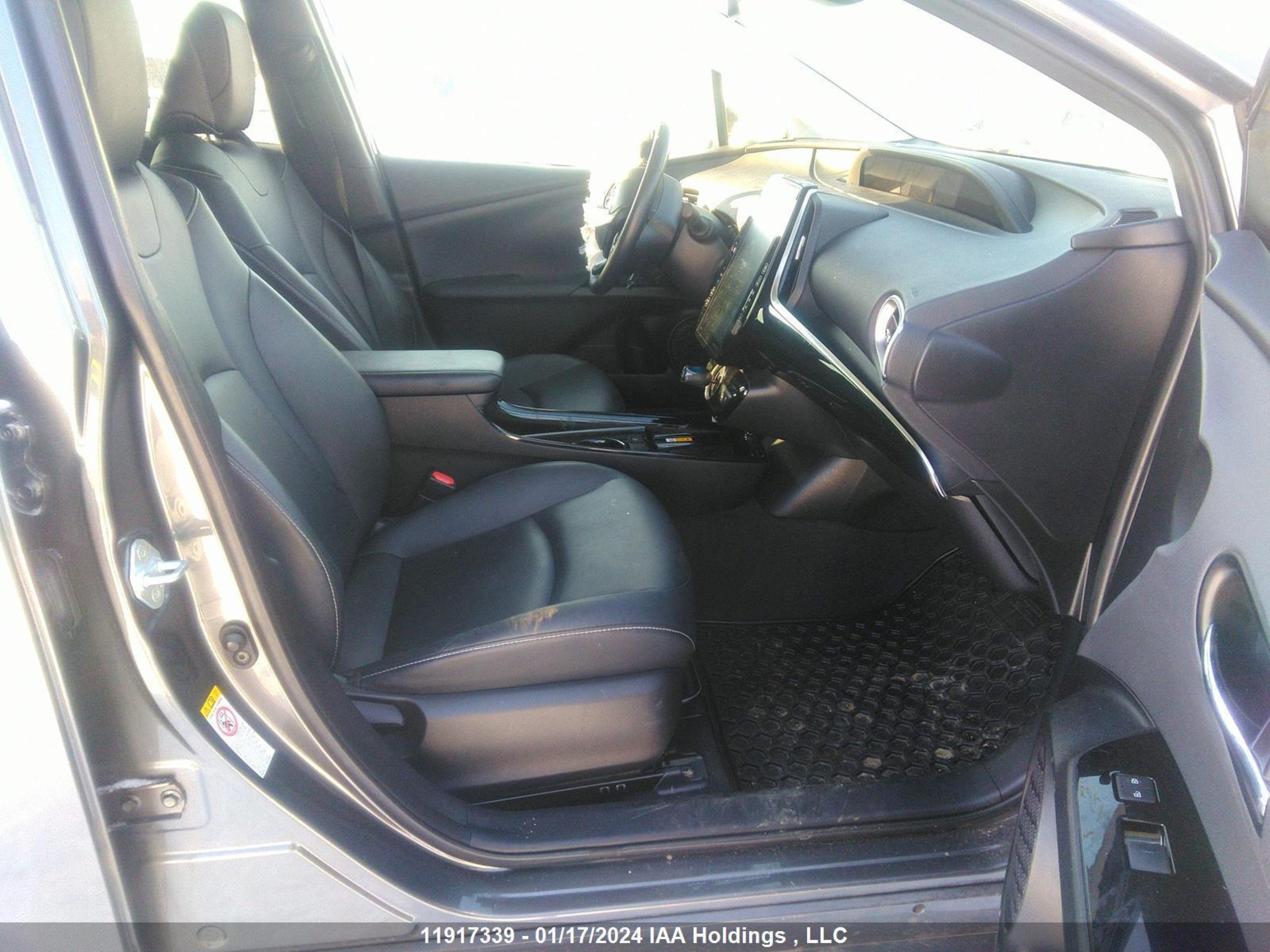 Photo 4 VIN: JTDKARFP6L3130253 - TOYOTA PRIUS 