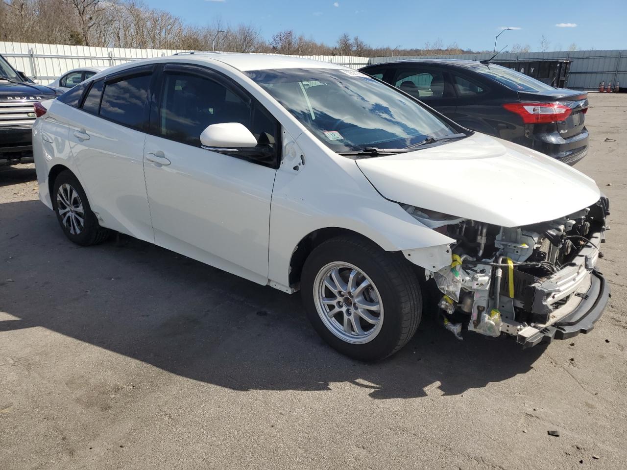 Photo 3 VIN: JTDKARFP6L3137722 - TOYOTA PRIUS 