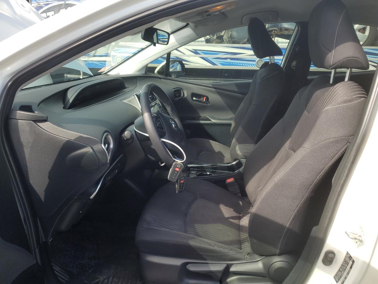 Photo 6 VIN: JTDKARFP6L3137722 - TOYOTA PRIUS 