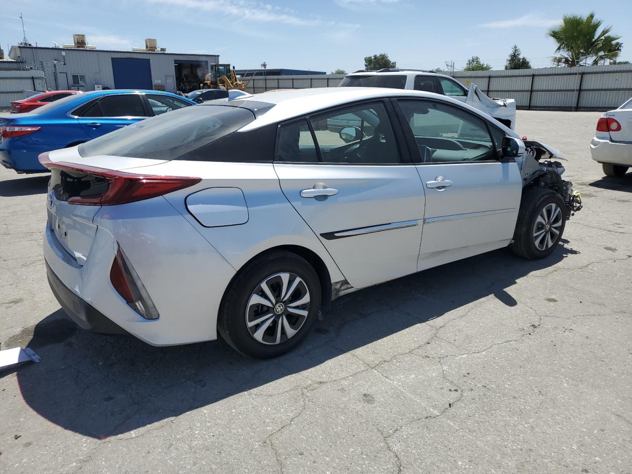 Photo 2 VIN: JTDKARFP7J3088673 - TOYOTA PRIUS 