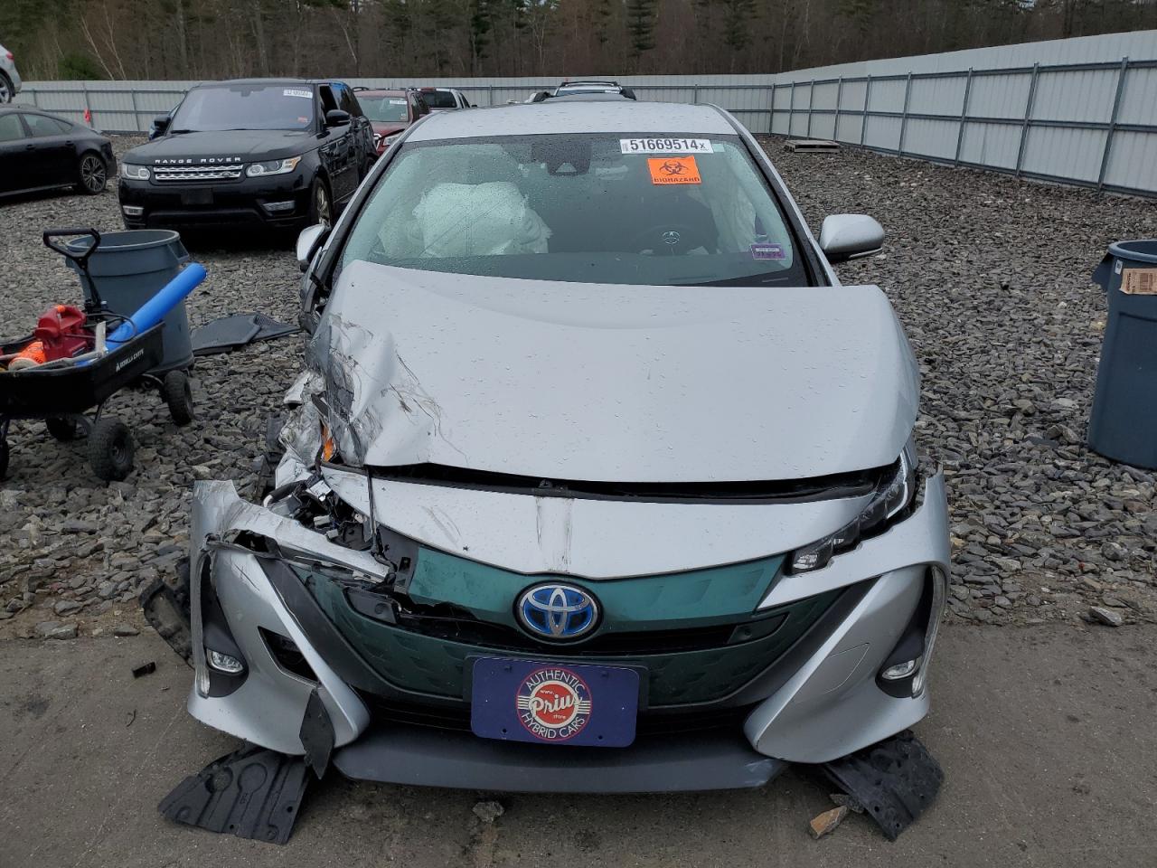 Photo 4 VIN: JTDKARFP8H3006329 - TOYOTA PRIUS 