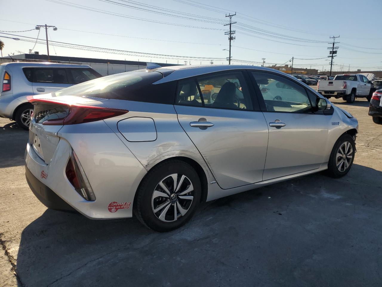 Photo 2 VIN: JTDKARFP8H3023910 - TOYOTA PRIUS 