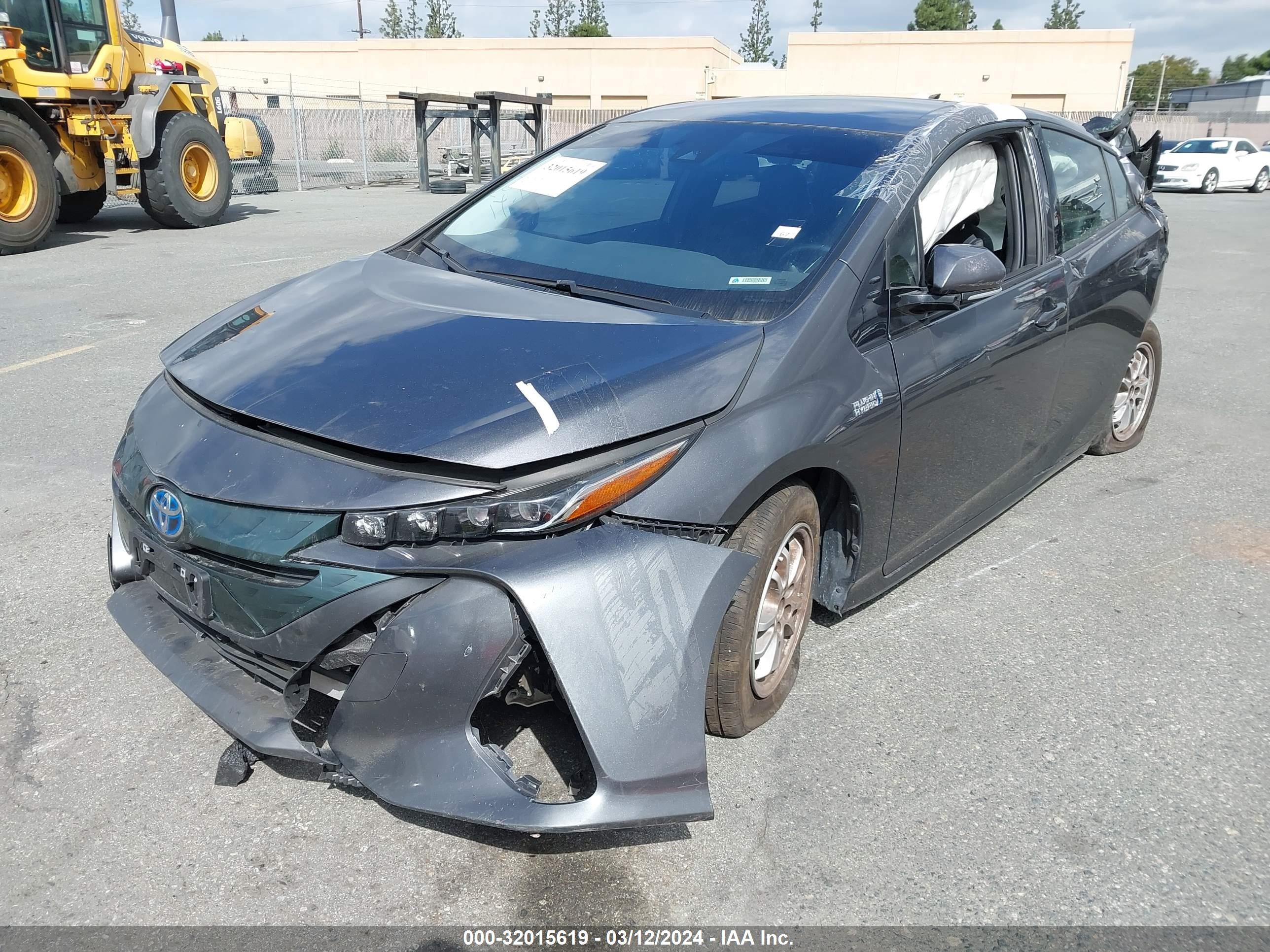 Photo 1 VIN: JTDKARFP8H3057779 - TOYOTA PRIUS 