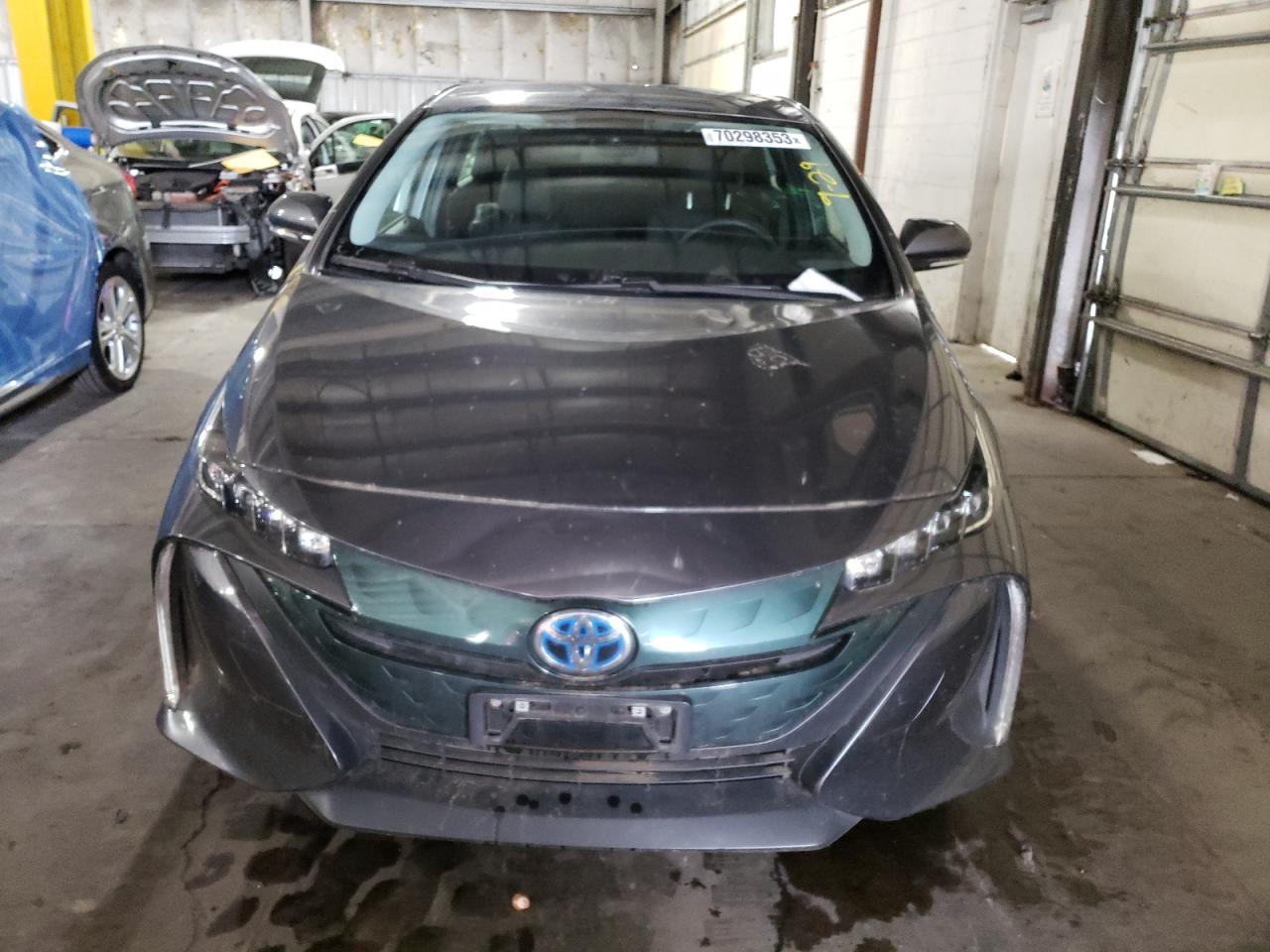 Photo 4 VIN: JTDKARFP8J3075611 - TOYOTA PRIUS 