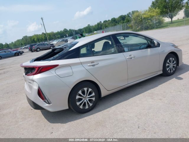 Photo 3 VIN: JTDKARFP8L3131808 - TOYOTA PRIUS PRIME 