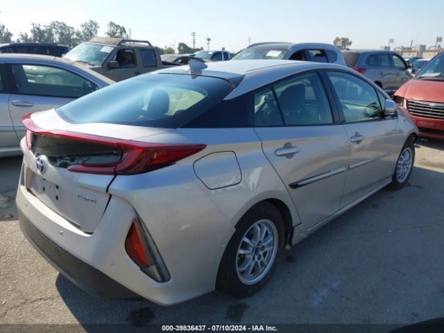 Photo 3 VIN: JTDKARFP8L3135180 - TOYOTA PRIUS PRIME 