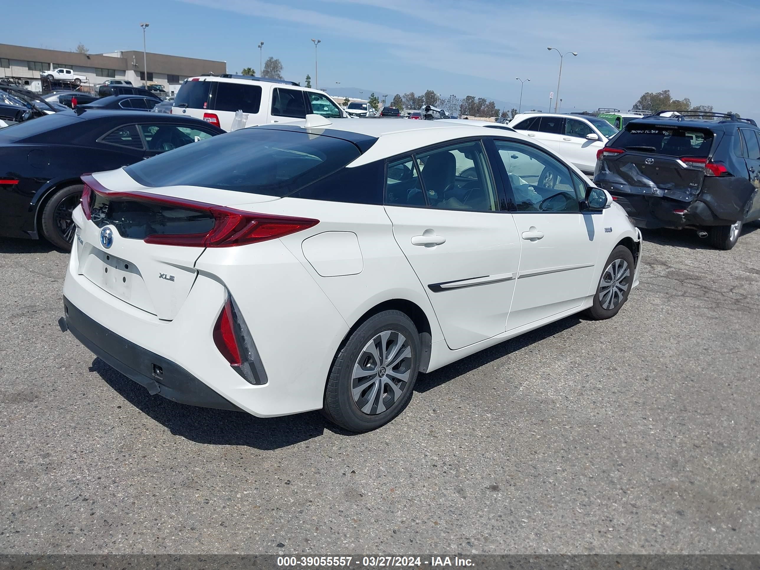 Photo 3 VIN: JTDKARFP8L3154568 - TOYOTA PRIUS 