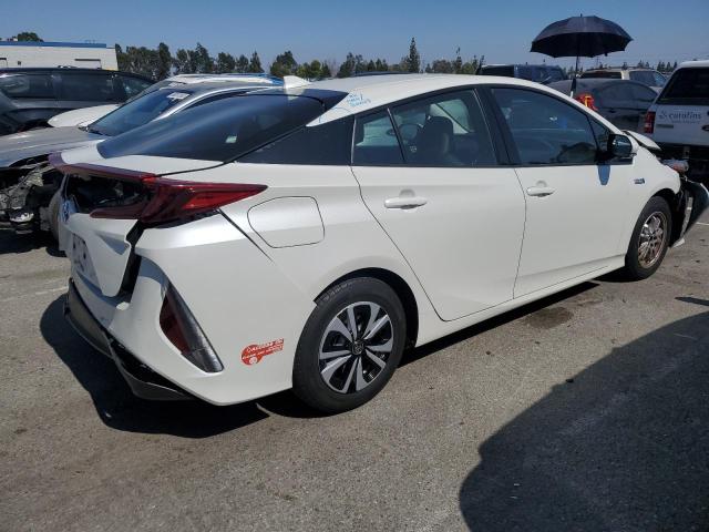 Photo 2 VIN: JTDKARFP9J3094555 - TOYOTA PRIUS 