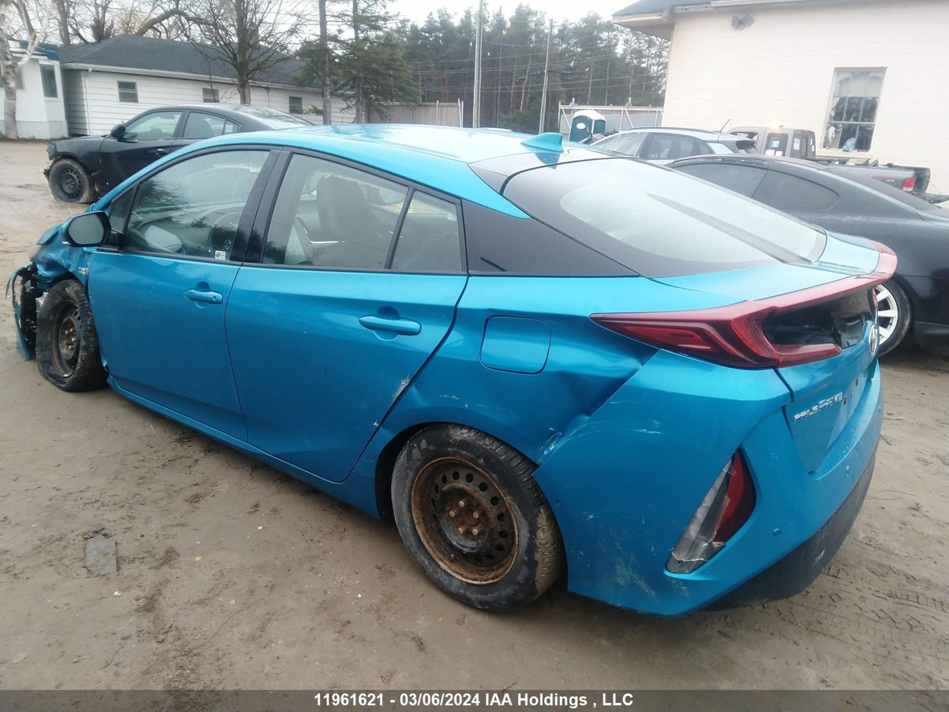 Photo 2 VIN: JTDKARFP9L3126424 - TOYOTA PRIUS 