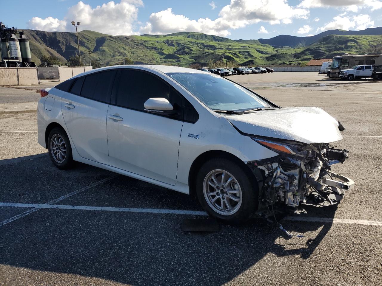 Photo 3 VIN: JTDKARFP9L3161545 - TOYOTA PRIUS 