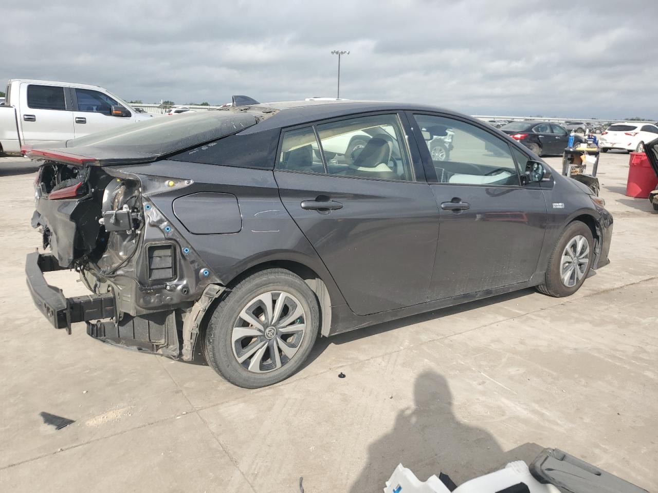 Photo 2 VIN: JTDKARFPXH3039929 - TOYOTA PRIUS 