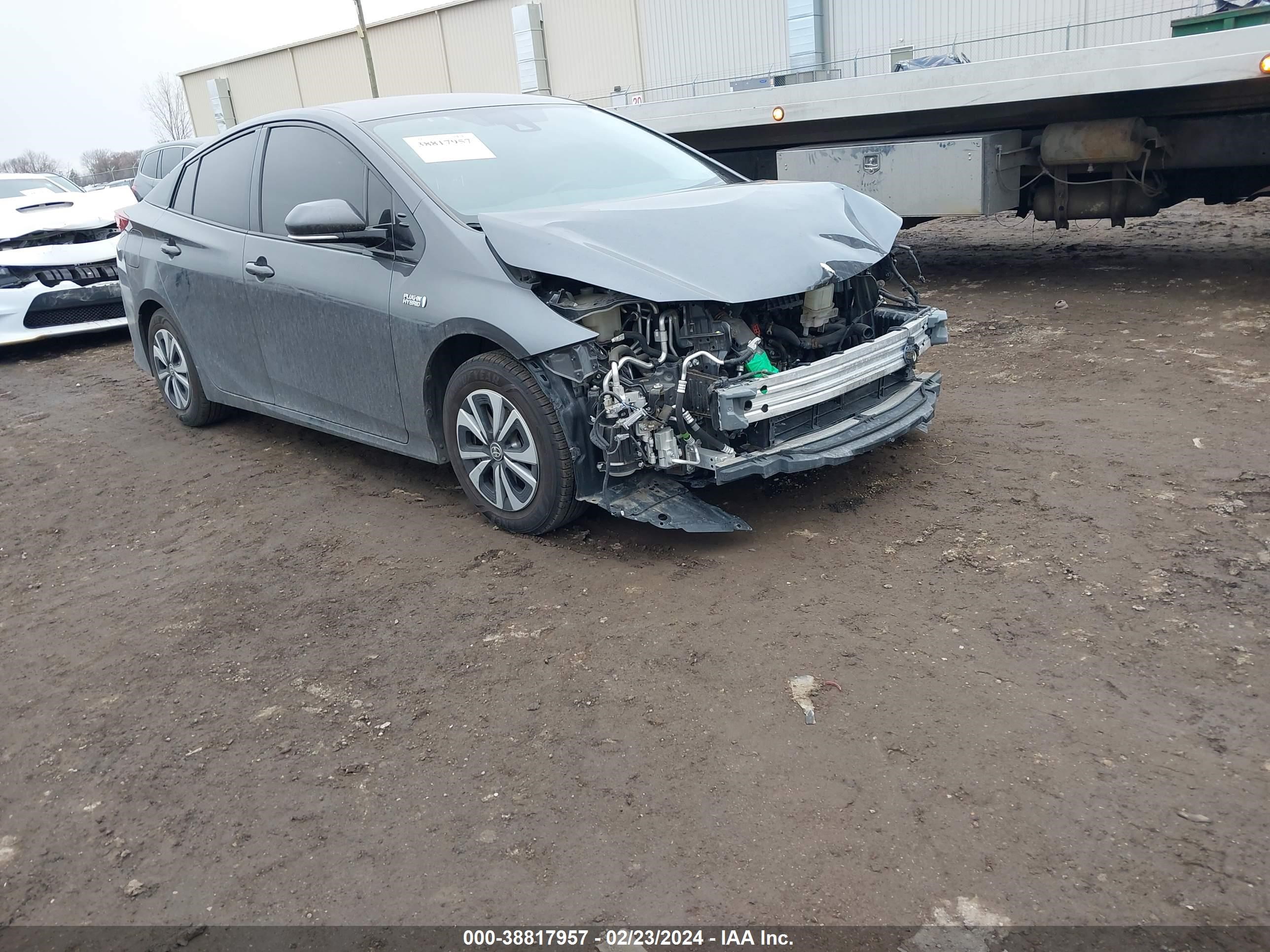 Photo 12 VIN: JTDKARFPXH3063860 - TOYOTA PRIUS 