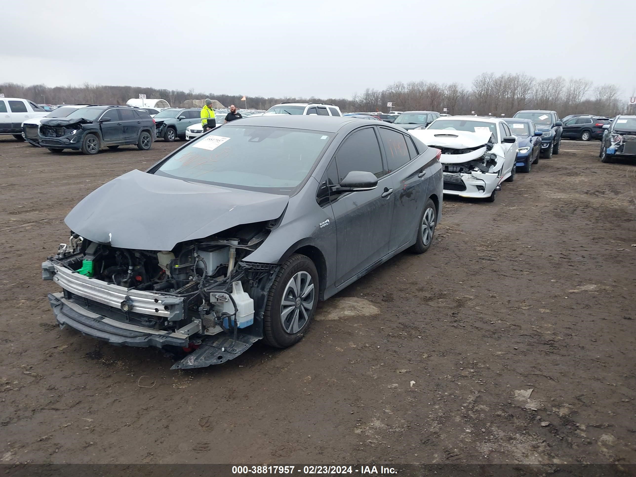 Photo 13 VIN: JTDKARFPXH3063860 - TOYOTA PRIUS 