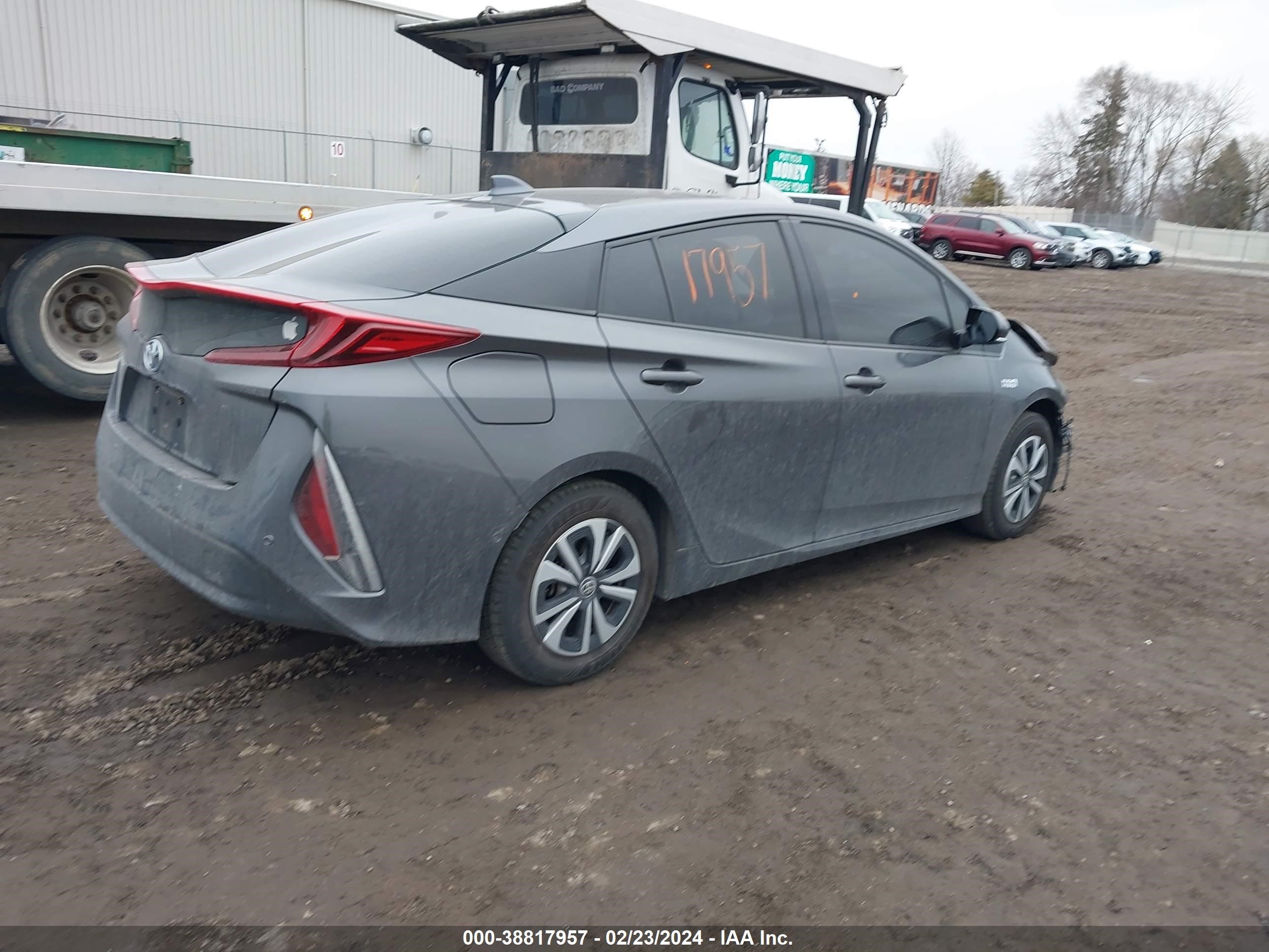 Photo 3 VIN: JTDKARFPXH3063860 - TOYOTA PRIUS 