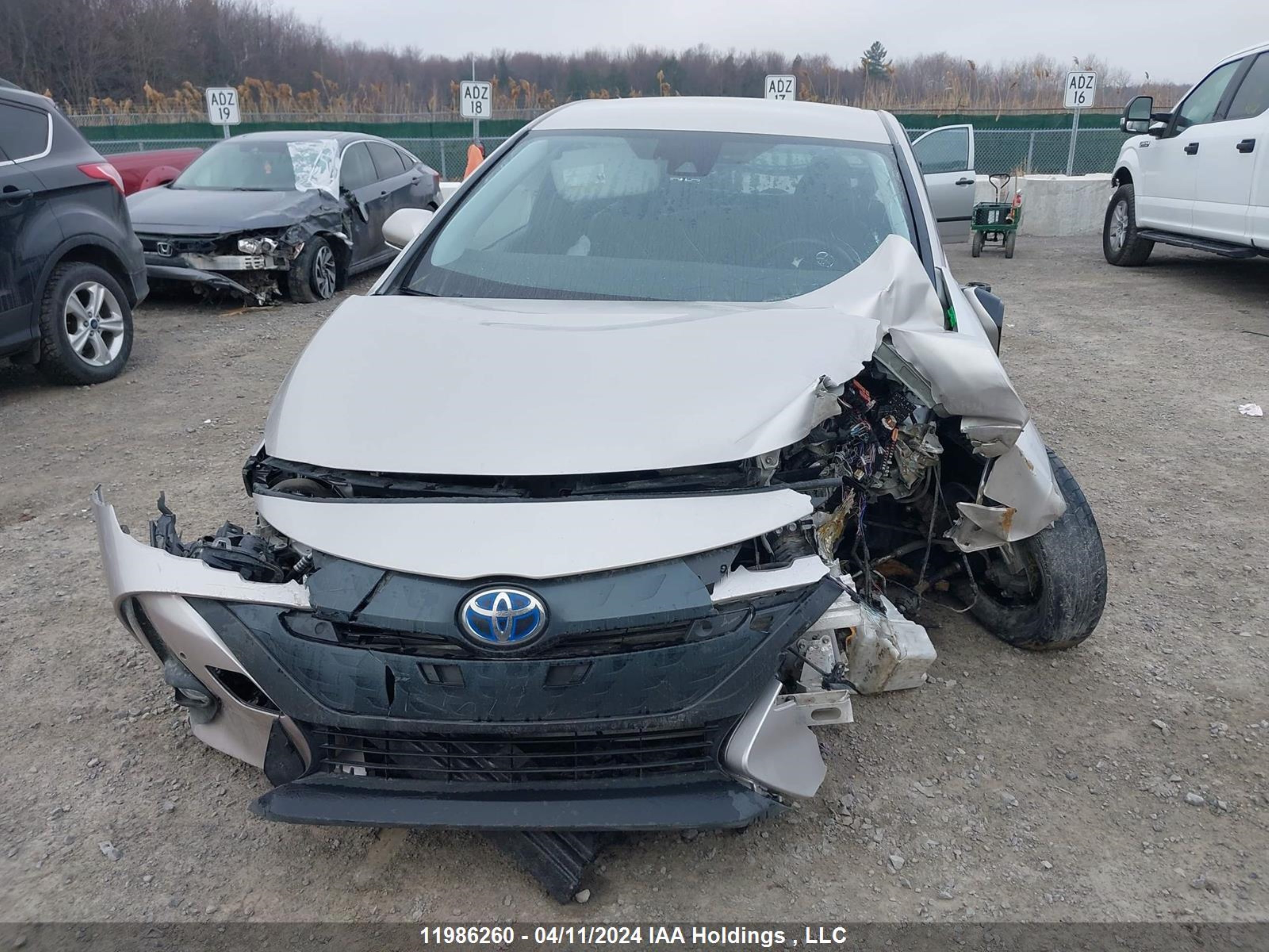 Photo 12 VIN: JTDKARFPXJ3071236 - TOYOTA PRIUS 