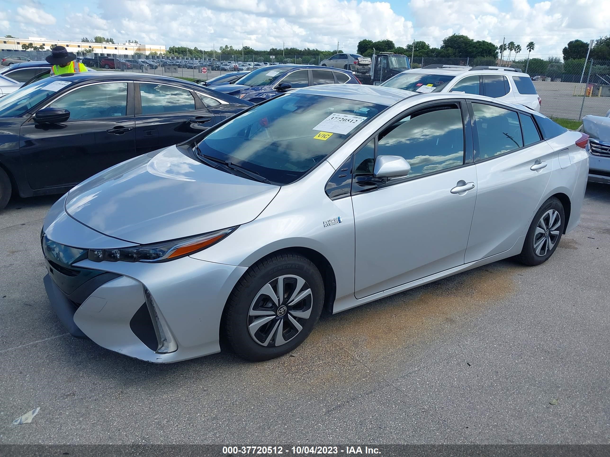 Photo 1 VIN: JTDKARFPXJ3094743 - TOYOTA PRIUS 