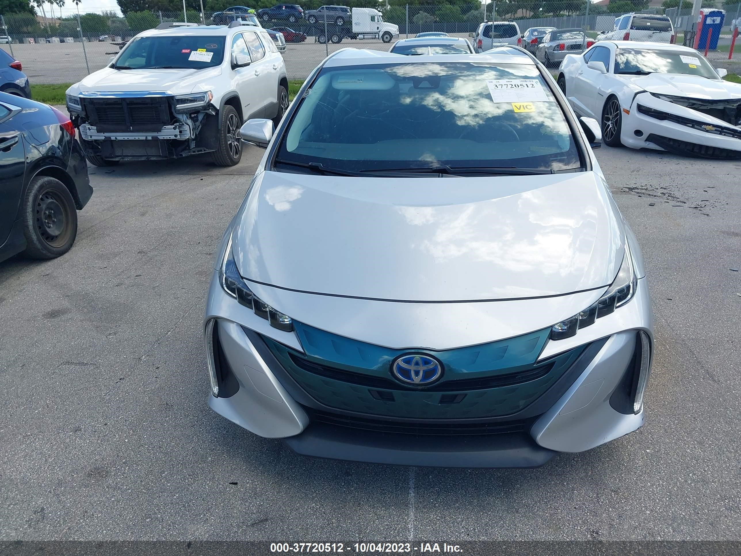 Photo 11 VIN: JTDKARFPXJ3094743 - TOYOTA PRIUS 