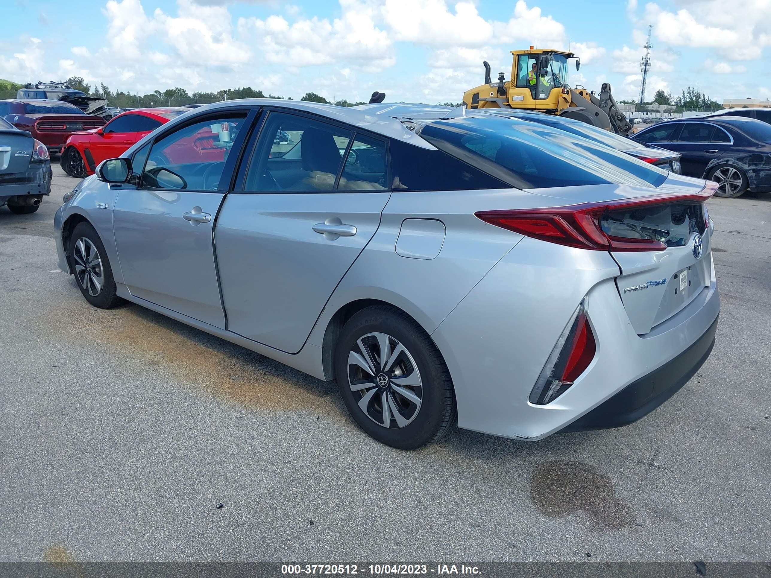 Photo 2 VIN: JTDKARFPXJ3094743 - TOYOTA PRIUS 