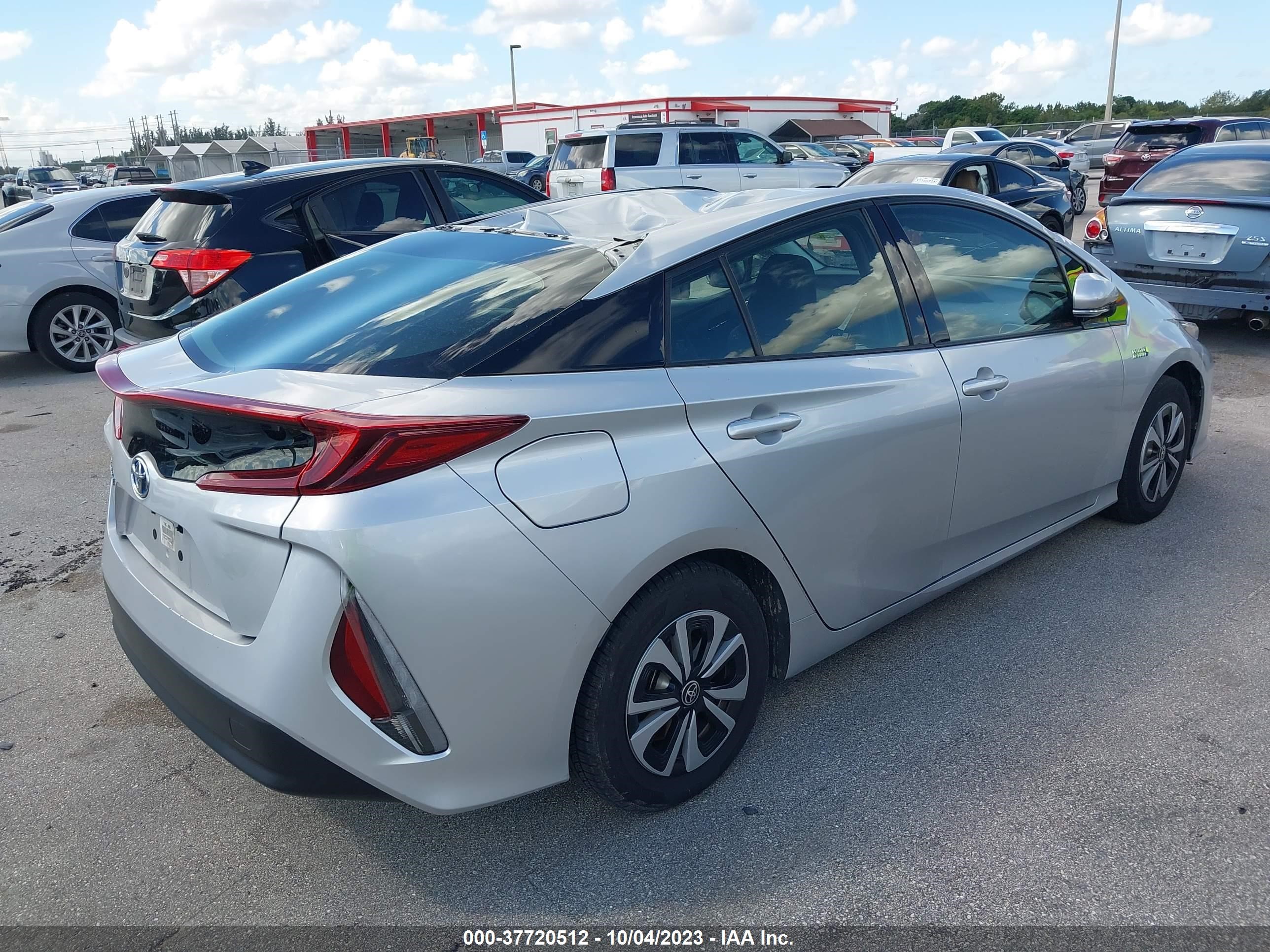 Photo 3 VIN: JTDKARFPXJ3094743 - TOYOTA PRIUS 