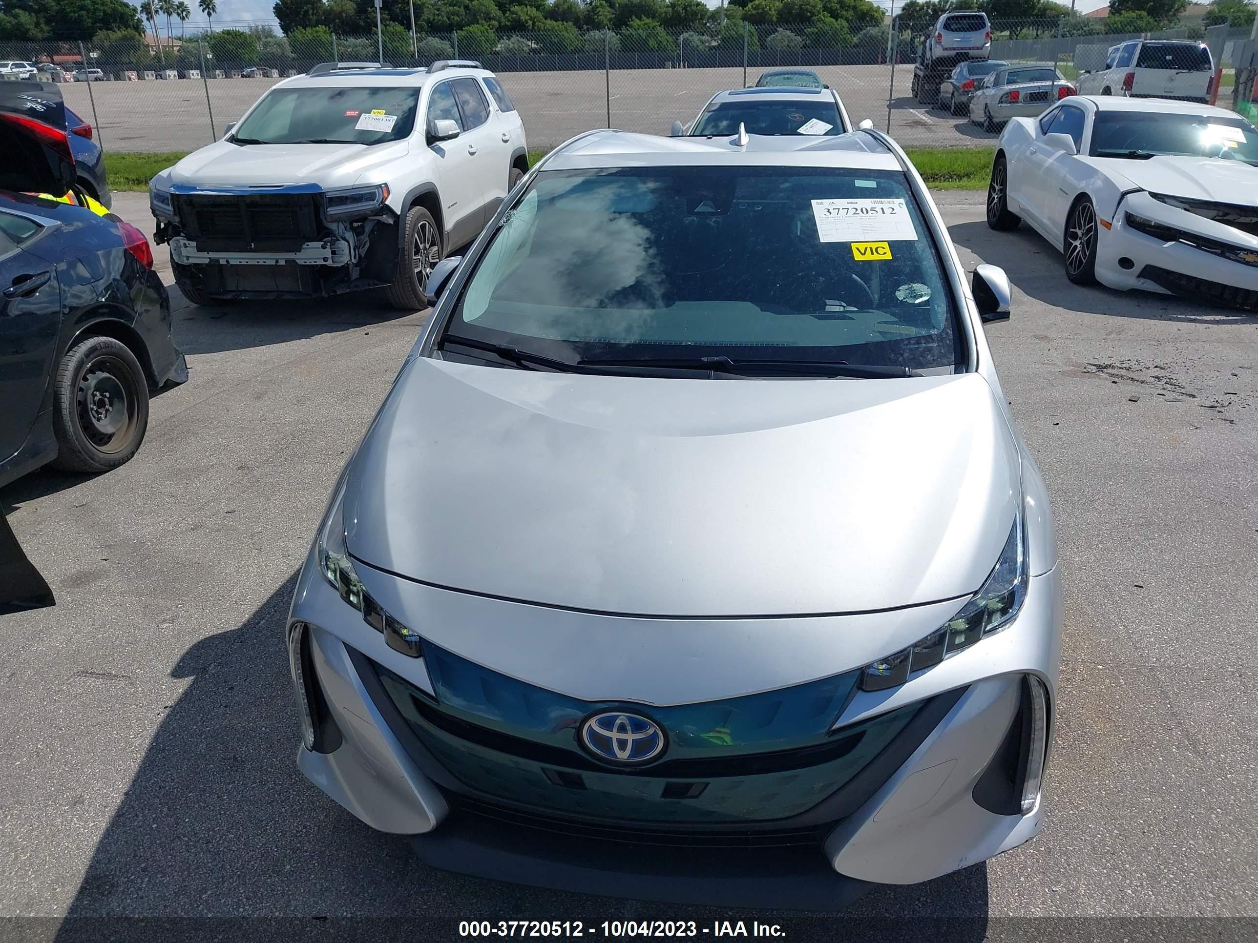 Photo 5 VIN: JTDKARFPXJ3094743 - TOYOTA PRIUS 