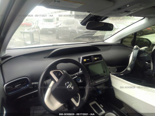 Photo 5 VIN: JTDKARFU0G3016230 - TOYOTA PRIUS 