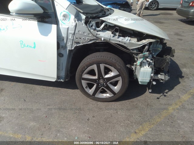 Photo 5 VIN: JTDKARFU0G3517893 - TOYOTA PRIUS 