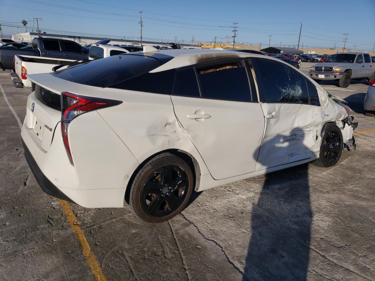 Photo 2 VIN: JTDKARFU0H3032302 - TOYOTA PRIUS 