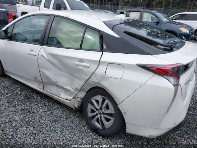 Photo 5 VIN: JTDKARFU0J3056881 - TOYOTA PRIUS 