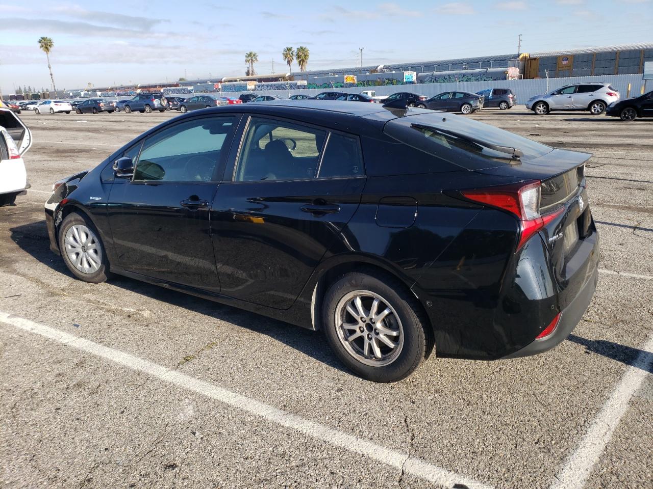 Photo 1 VIN: JTDKARFU0K3077165 - TOYOTA PRIUS 