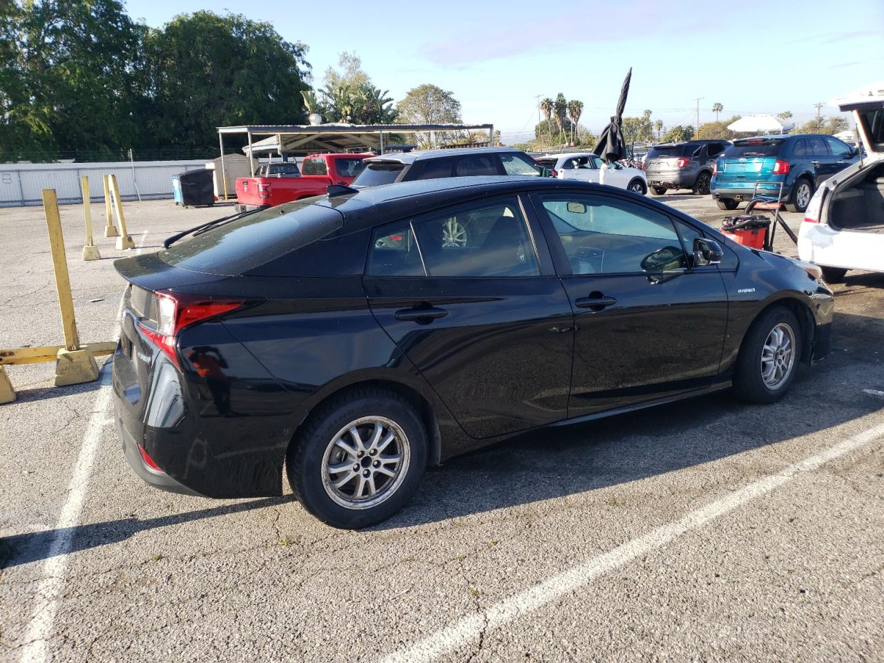 Photo 2 VIN: JTDKARFU0K3077165 - TOYOTA PRIUS 