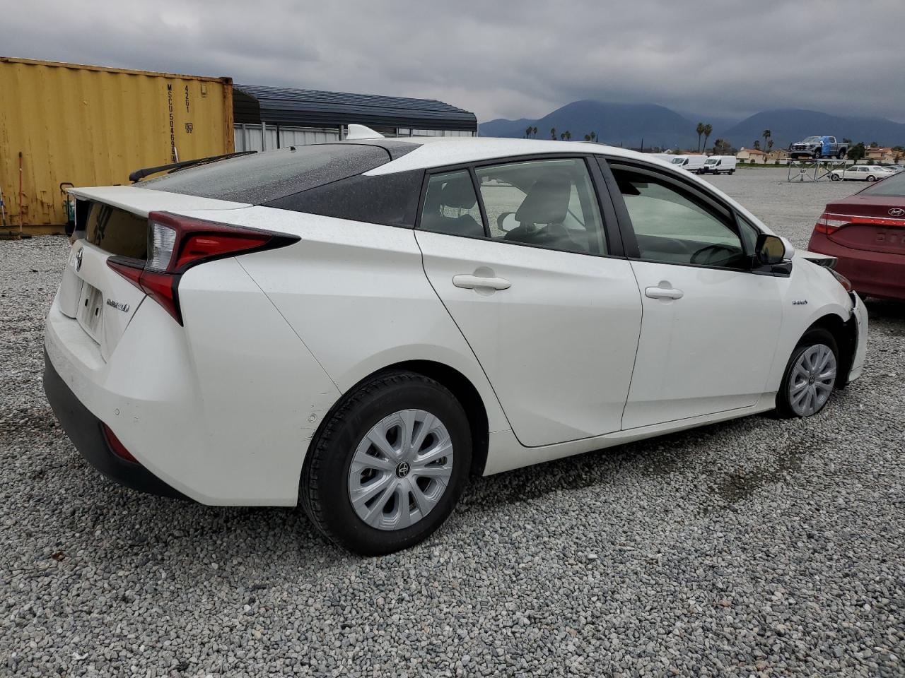 Photo 2 VIN: JTDKARFU0K3081152 - TOYOTA PRIUS 