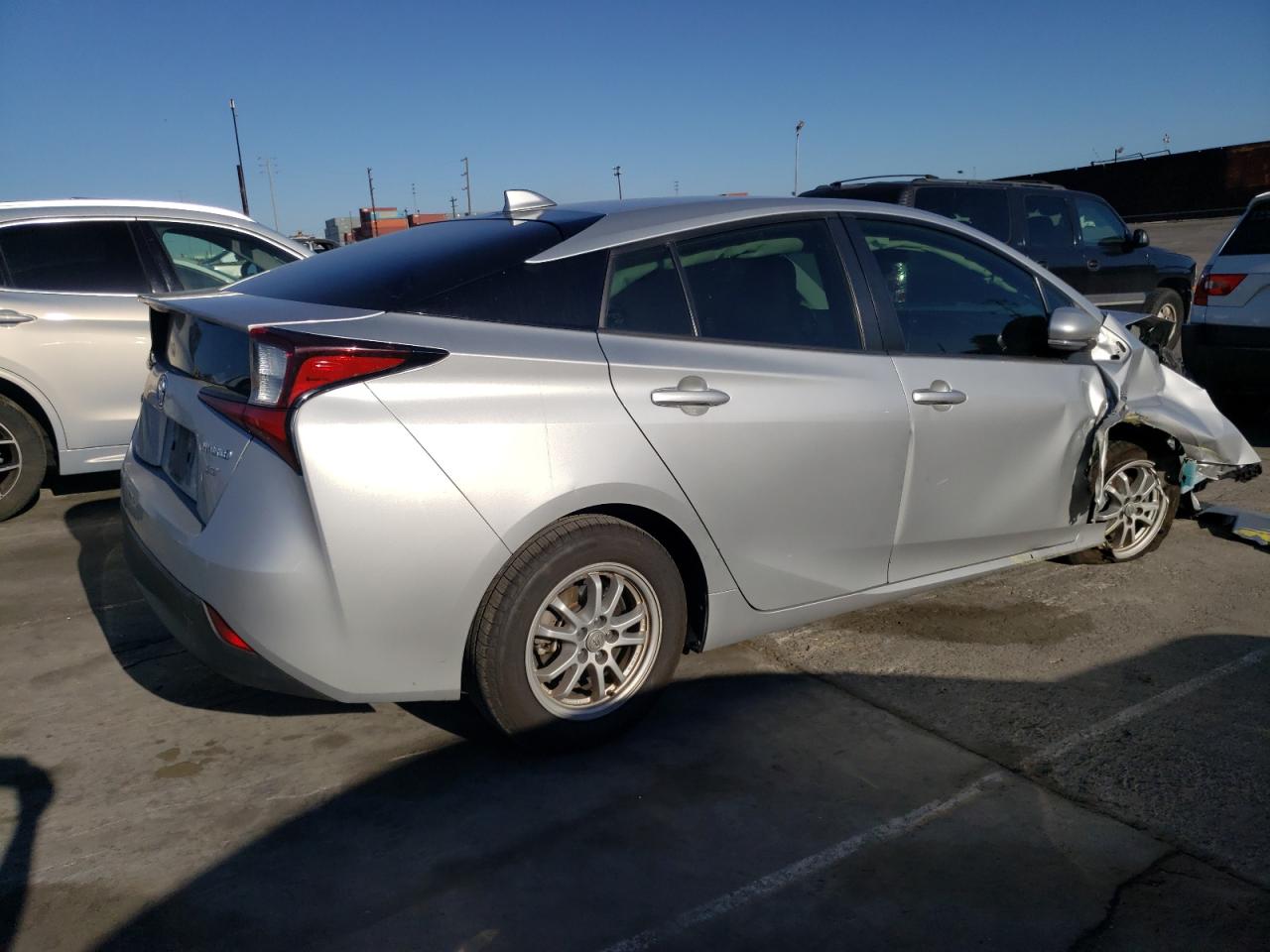 Photo 2 VIN: JTDKARFU0L3102843 - TOYOTA PRIUS 