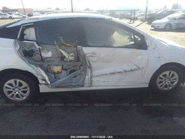 Photo 5 VIN: JTDKARFU1G3517904 - TOYOTA PRIUS 