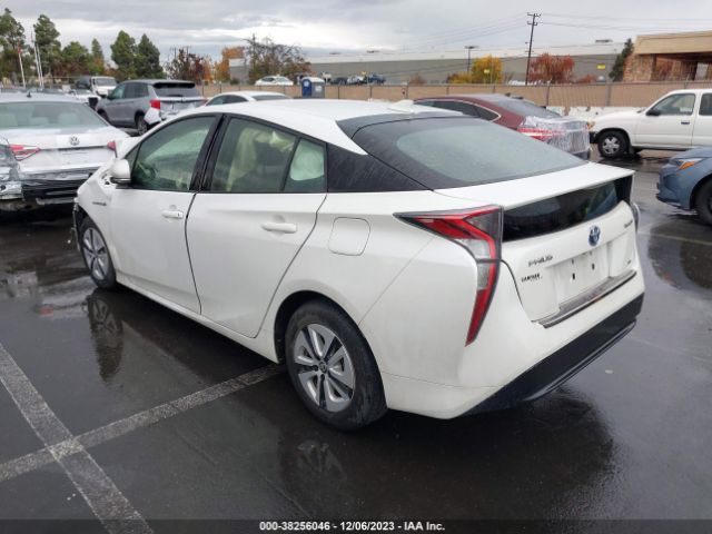 Photo 2 VIN: JTDKARFU1J3057425 - TOYOTA PRIUS 