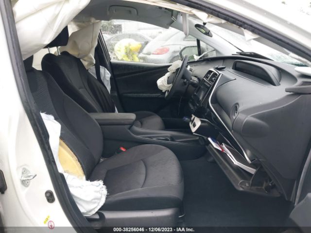 Photo 4 VIN: JTDKARFU1J3057425 - TOYOTA PRIUS 